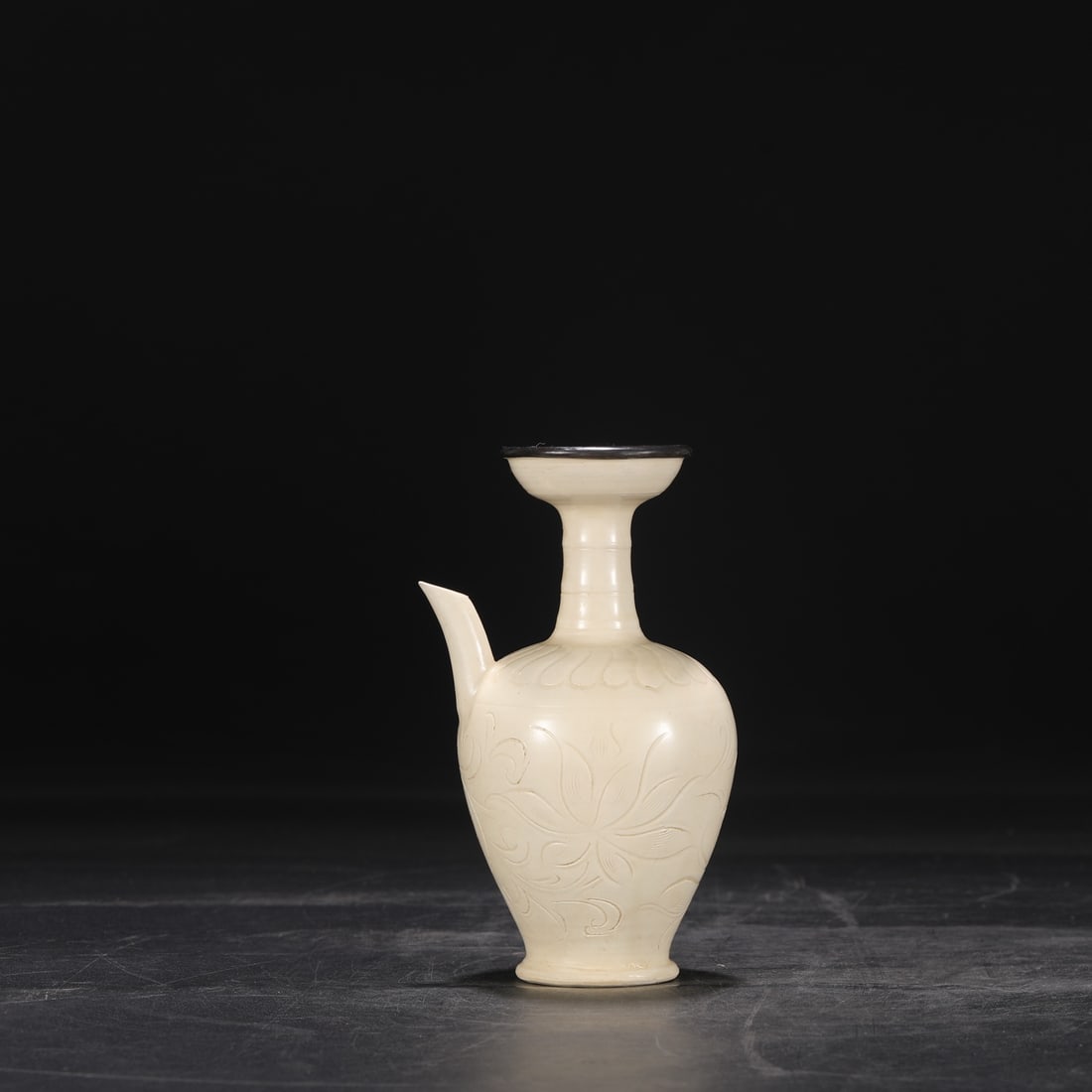 An Exquisite Ding yao Flower Pattern Ewer - 2