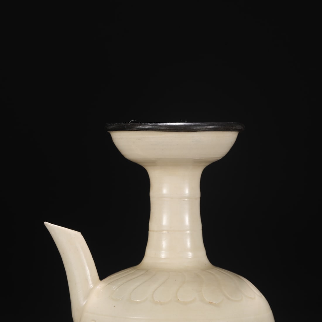 An Exquisite Ding yao Flower Pattern Ewer - 3