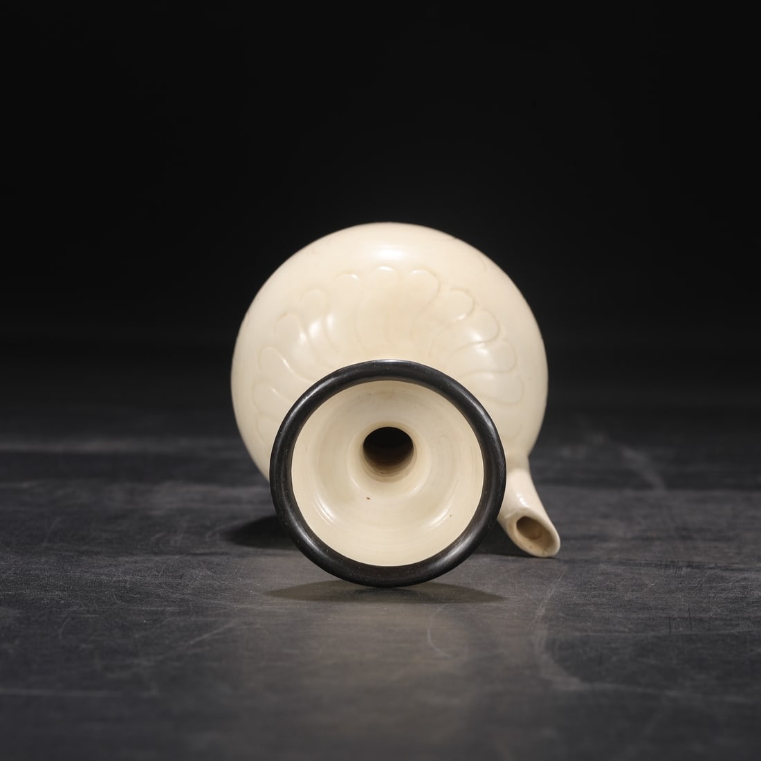 An Exquisite Ding yao Flower Pattern Ewer - 5