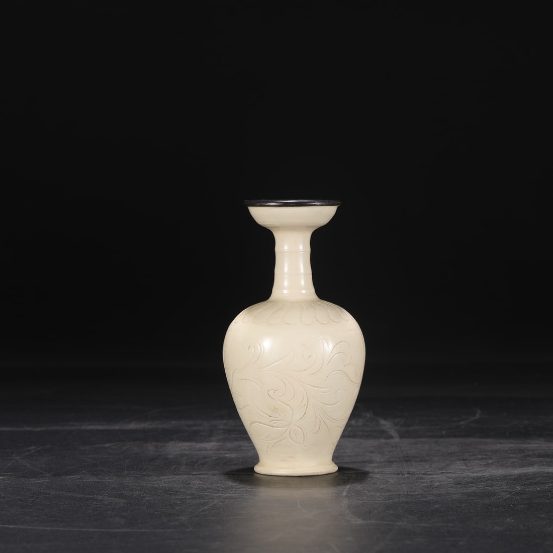 An Exquisite Ding yao Flower Pattern Ewer - 7