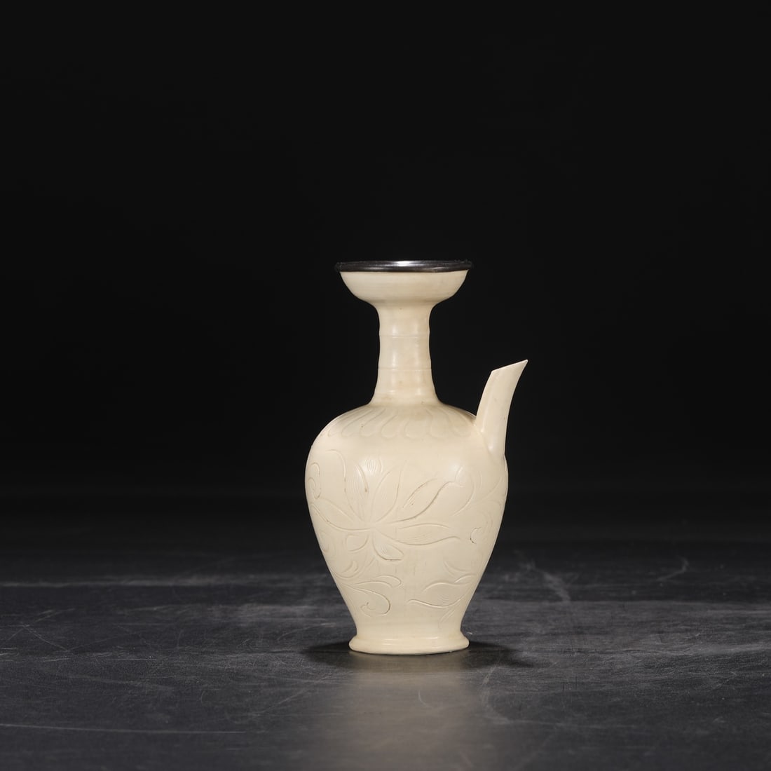An Exquisite Ding yao Flower Pattern Ewer - 8