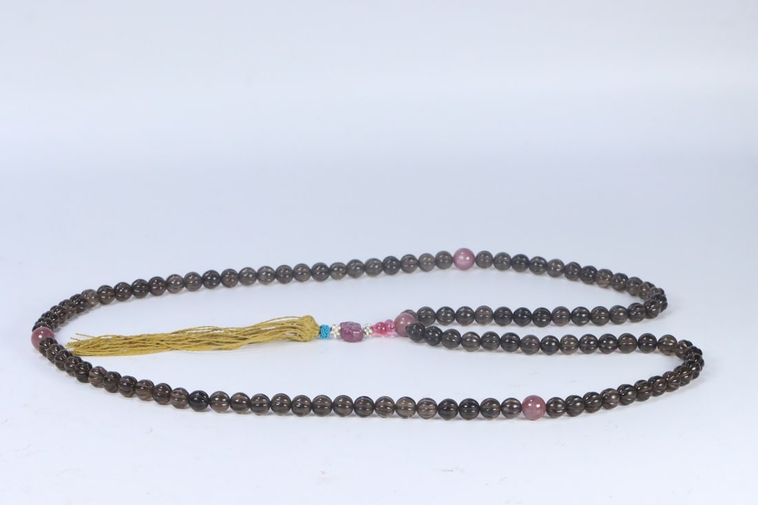 An Exquisite Crystal Bracelets: An Exquisite Crystal Bracelets Qing Dynasty, China Size:0.4in Weight:164g草莓晶隔珠茶晶瓜珠108佛珠 中国清代 Si