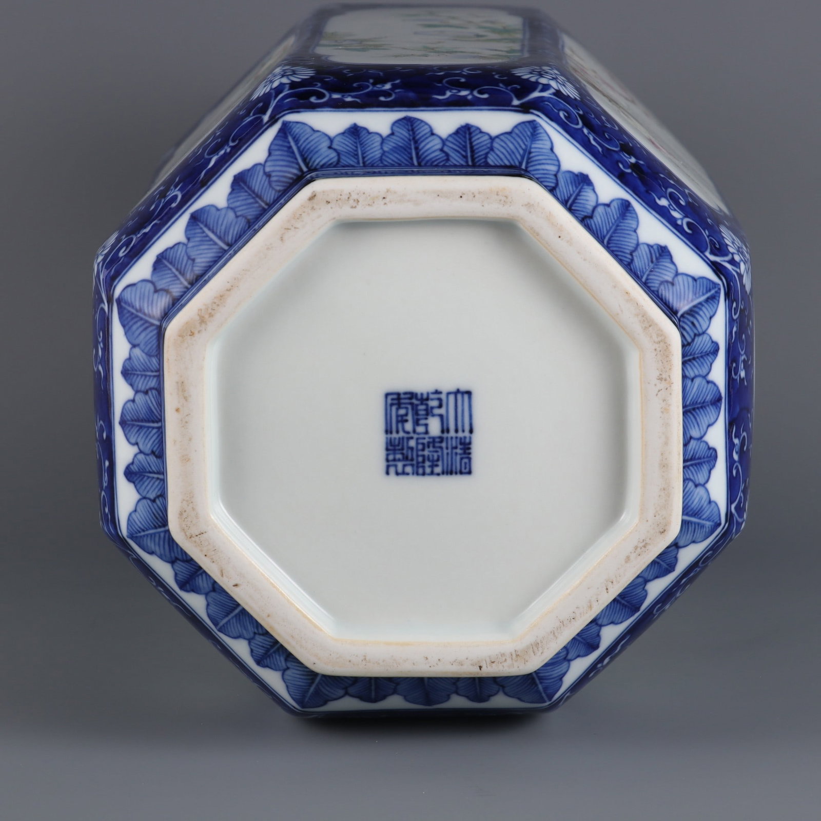 An Exquisite Blue and White Flower Pattern Lotus Pattern Vase - 9