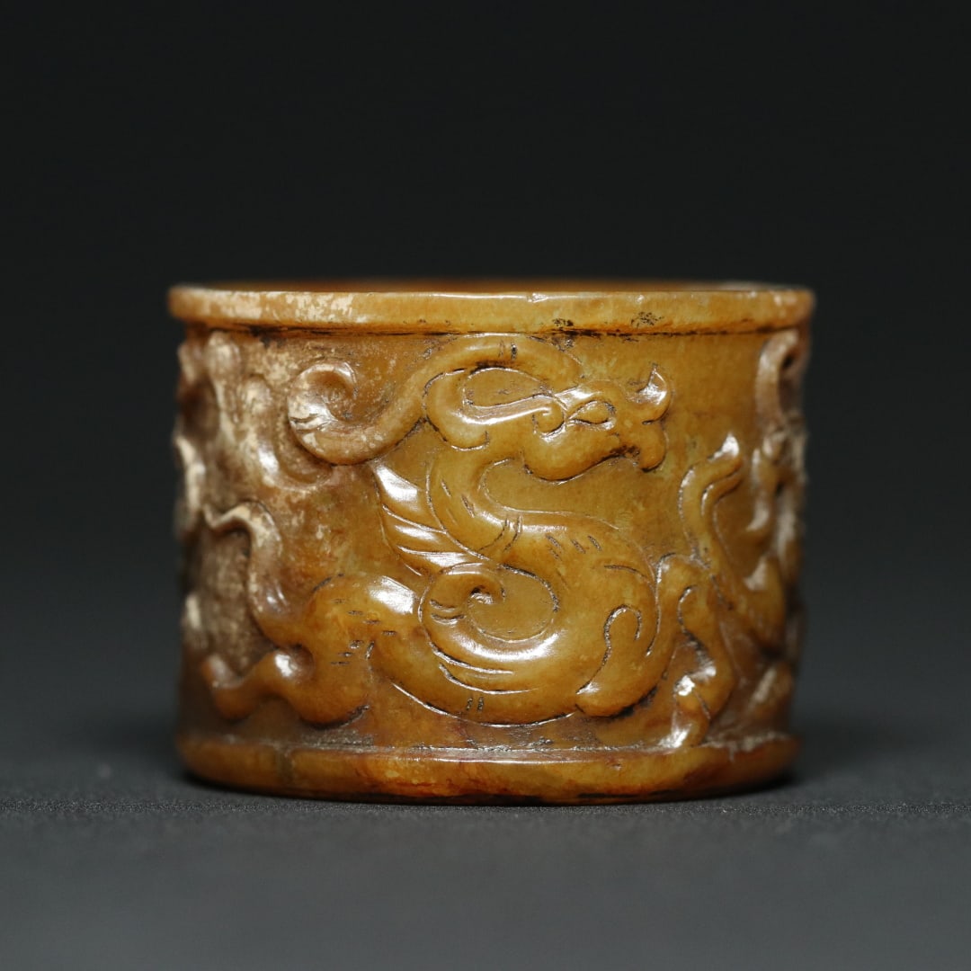 An Exquisite White Jade Auspicious Beast Pattern Ring: An Exquisite White Jade Auspicious Beast Pattern Ring Han Dynasty, China Size:1.1inx1.5in Size:(inside diameter)0.9in Weight:49.9g白玉瑞兽纹扳指 中Þ