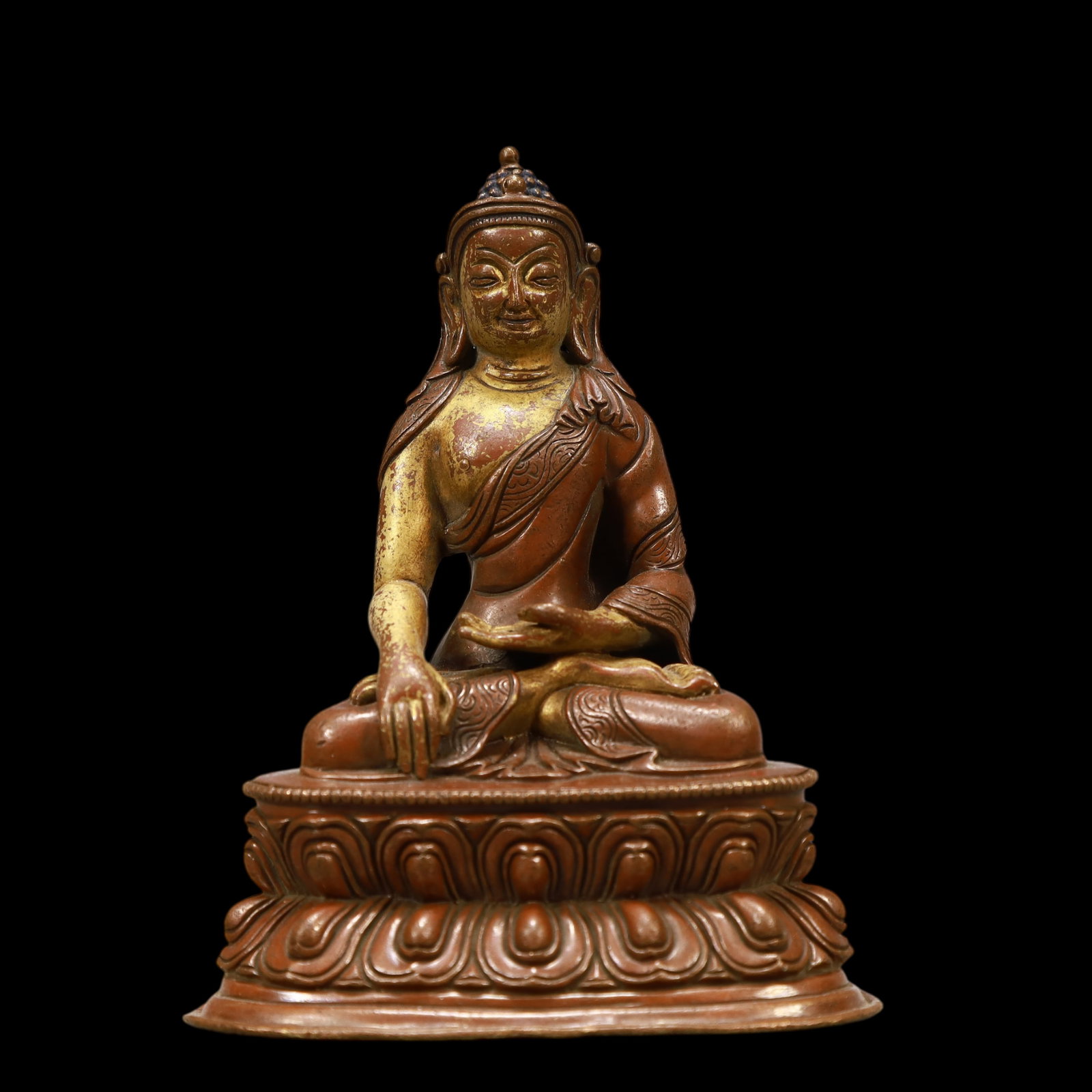 A Exquisite Coppery Statue of Sakyamuni: A Exquisite Coppery Statue of Sakyamuni Ming Dynasty, China Size:4.1inx3.1inx5.5in Weight:550g铜如来 中国明代 Size:10.5cmx8cmx14cm Weight:550g