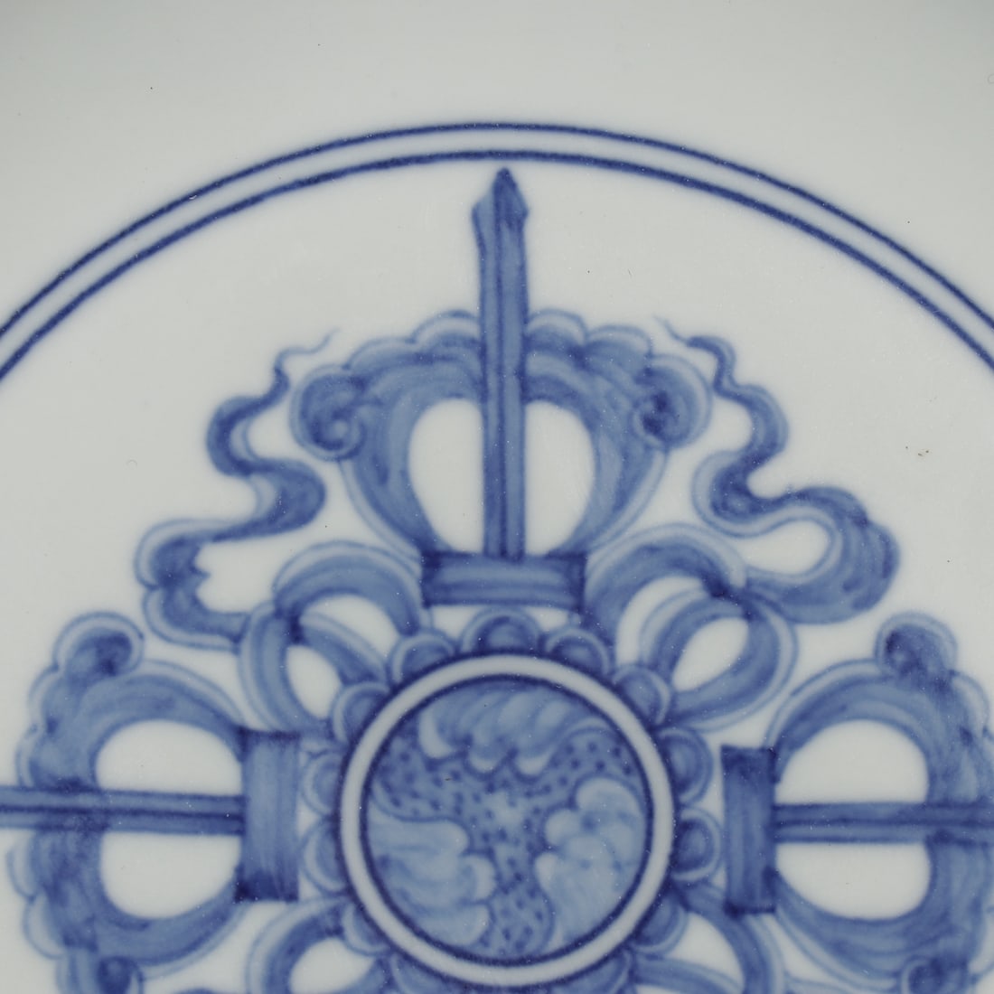 An Exquisite Blue and White Dragon Pattern Plate - 5
