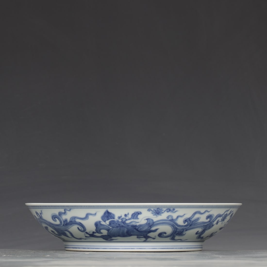 An Exquisite Blue and White Dragon Pattern Plate - 6