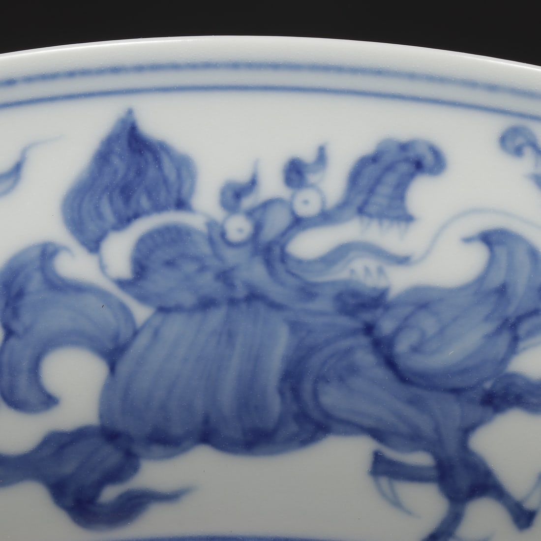 An Exquisite Blue and White Dragon Pattern Plate - 7