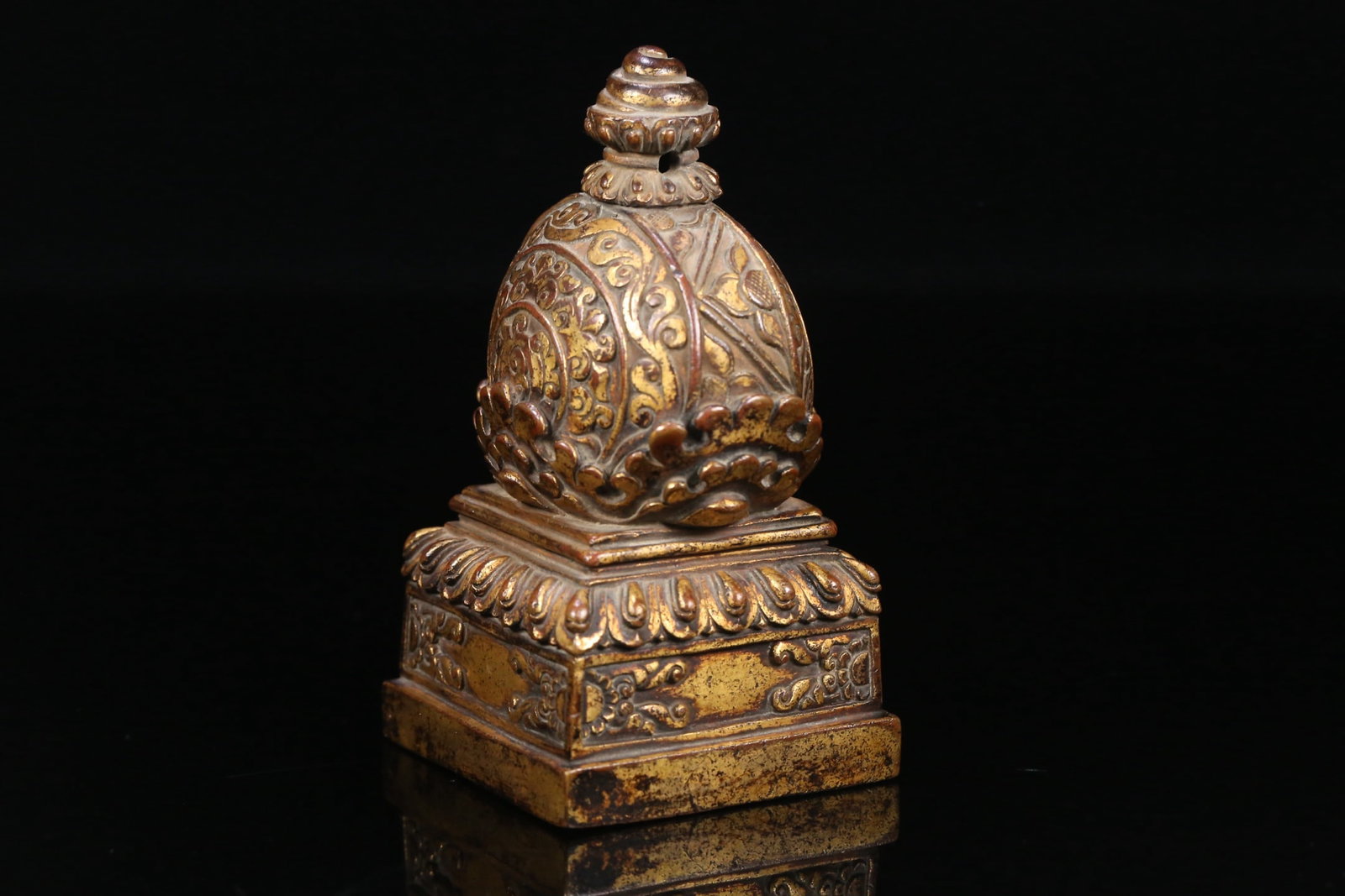 An Exquisite Gilt Bronze Seal - 2