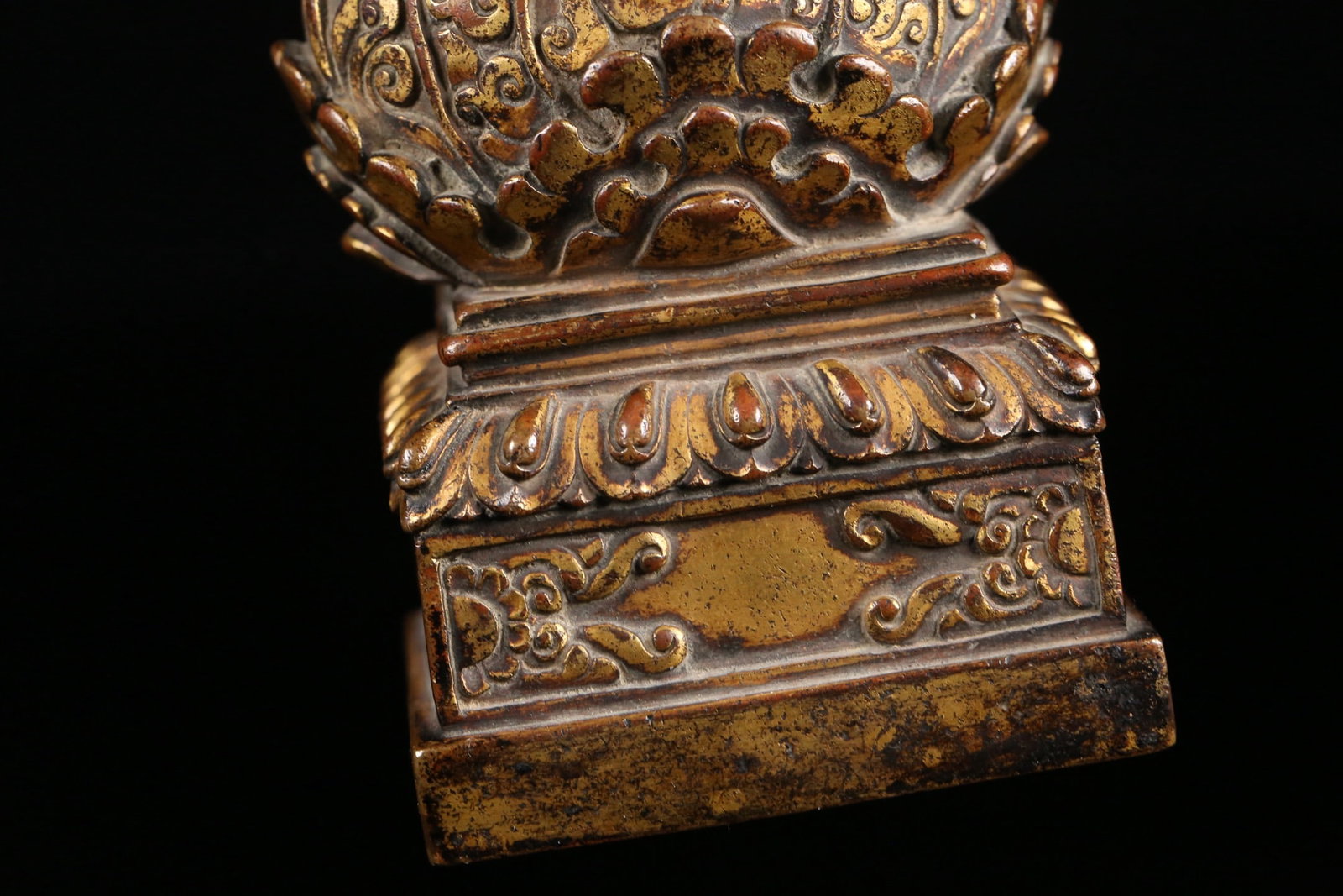 An Exquisite Gilt Bronze Seal - 6