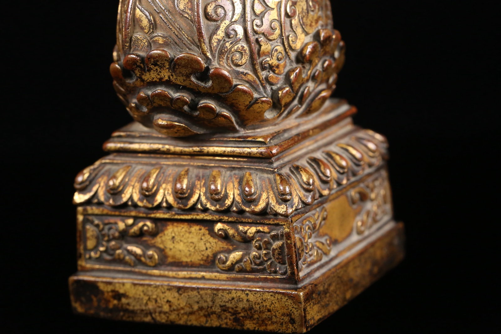An Exquisite Gilt Bronze Seal - 7