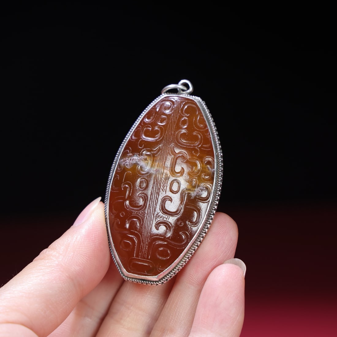 An Exquisite Agate Pendant - 8