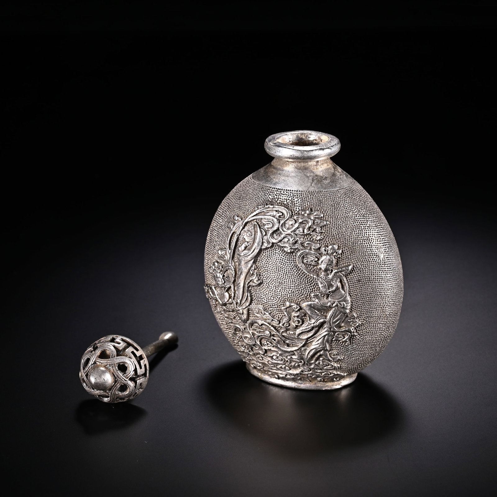 An Exquisite Silver Bronze Figure Pattern Snuff Bottle - 5