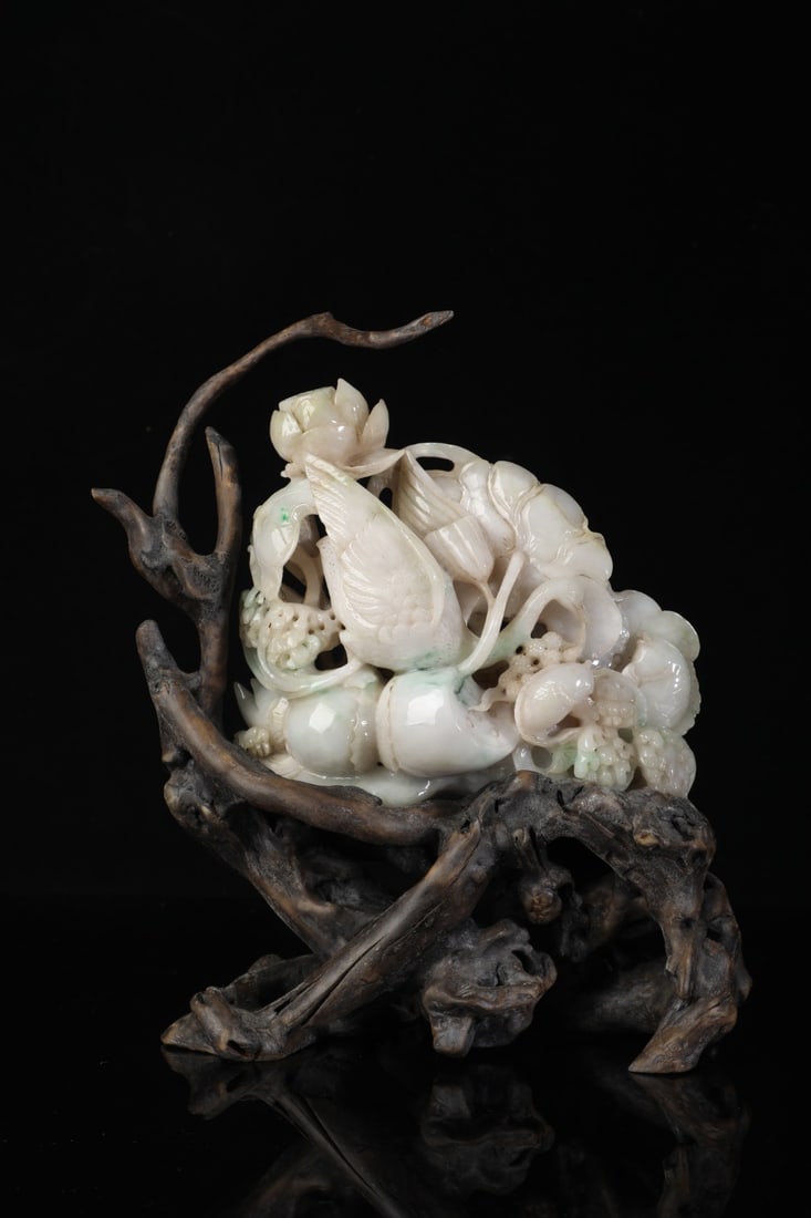 An Exquisite Jadeite Flower and Bird Pattern Ornament: An Exquisite Jadeite Flower and Bird Pattern Ornament Qing Dynasty, China Size:5.5inx6.3inx2.6in Weight:1624g翡翠花鸟纹摆件 中国清代