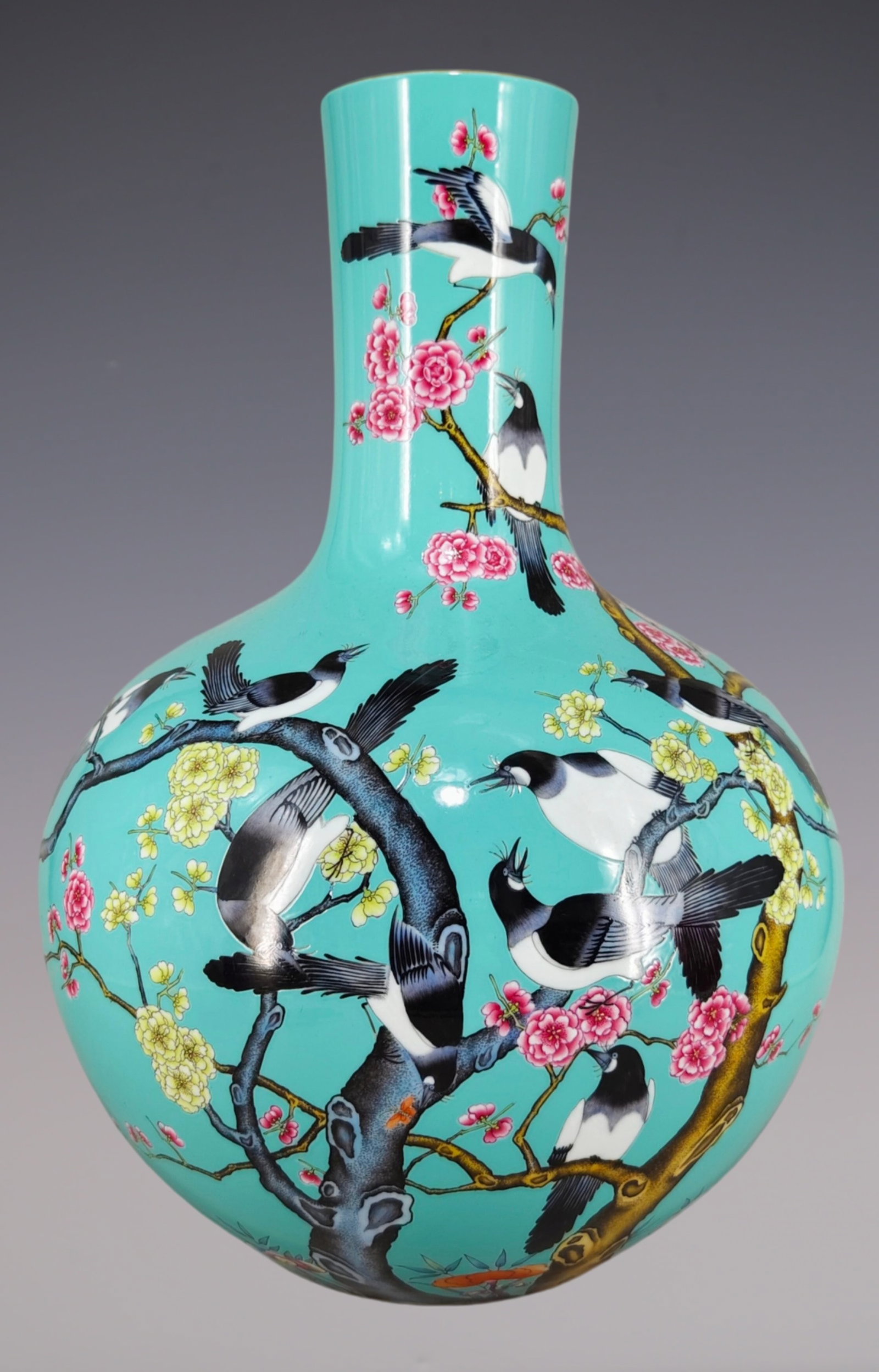 An Exquisite Famille-Rose Green Ground Flower and Bird Pattern Vase: An Exquisite Famille-Rose Green Ground Flower and Bird Pattern Vase Qing Dynasty, China Yongzheng Six-character Mark