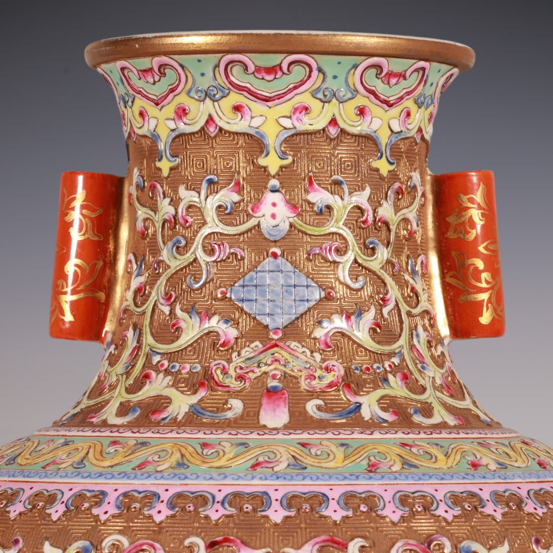 An Exquisite Enamel Lotus Pattern Landscape Pattern Double-Ears Vase - 2