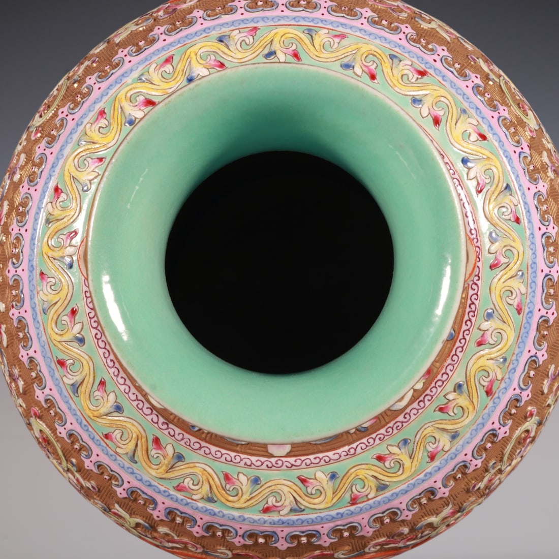 An Exquisite Enamel Lotus Pattern Landscape Pattern Double-Ears Vase - 8