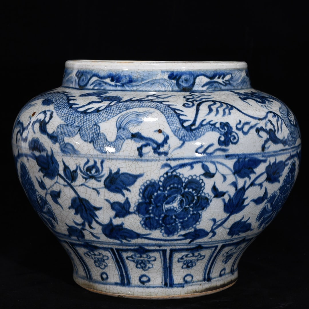 An Exquisite Blue and White Lotus Pattern Dragon Pattern Jar - 2