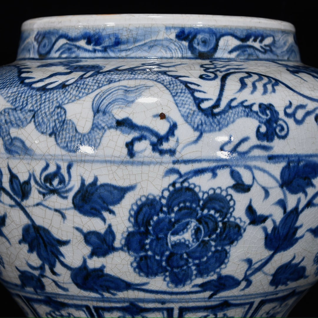 An Exquisite Blue and White Lotus Pattern Dragon Pattern Jar - 6