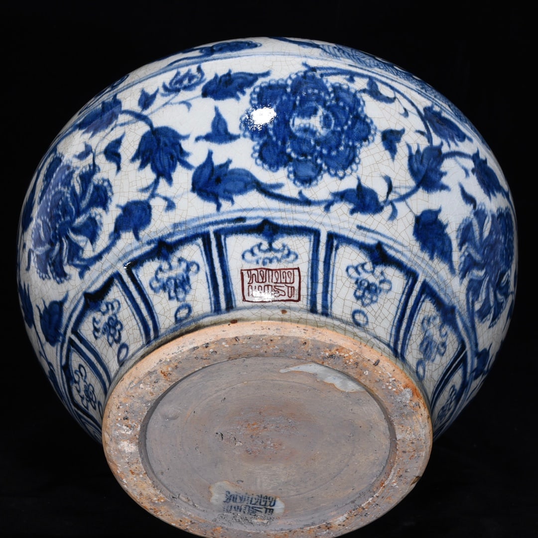 An Exquisite Blue and White Lotus Pattern Dragon Pattern Jar - 8