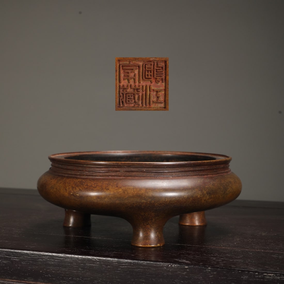 An Exquisite Bronze Tripod Censer: An Exquisite Bronze Tripod Censer Ming Dynasty, China Size:2.3inx6.3in Weight:1.28kg铜鬲式炉 中国明代 Size:5.8cmx16cm Weight:1.28kg