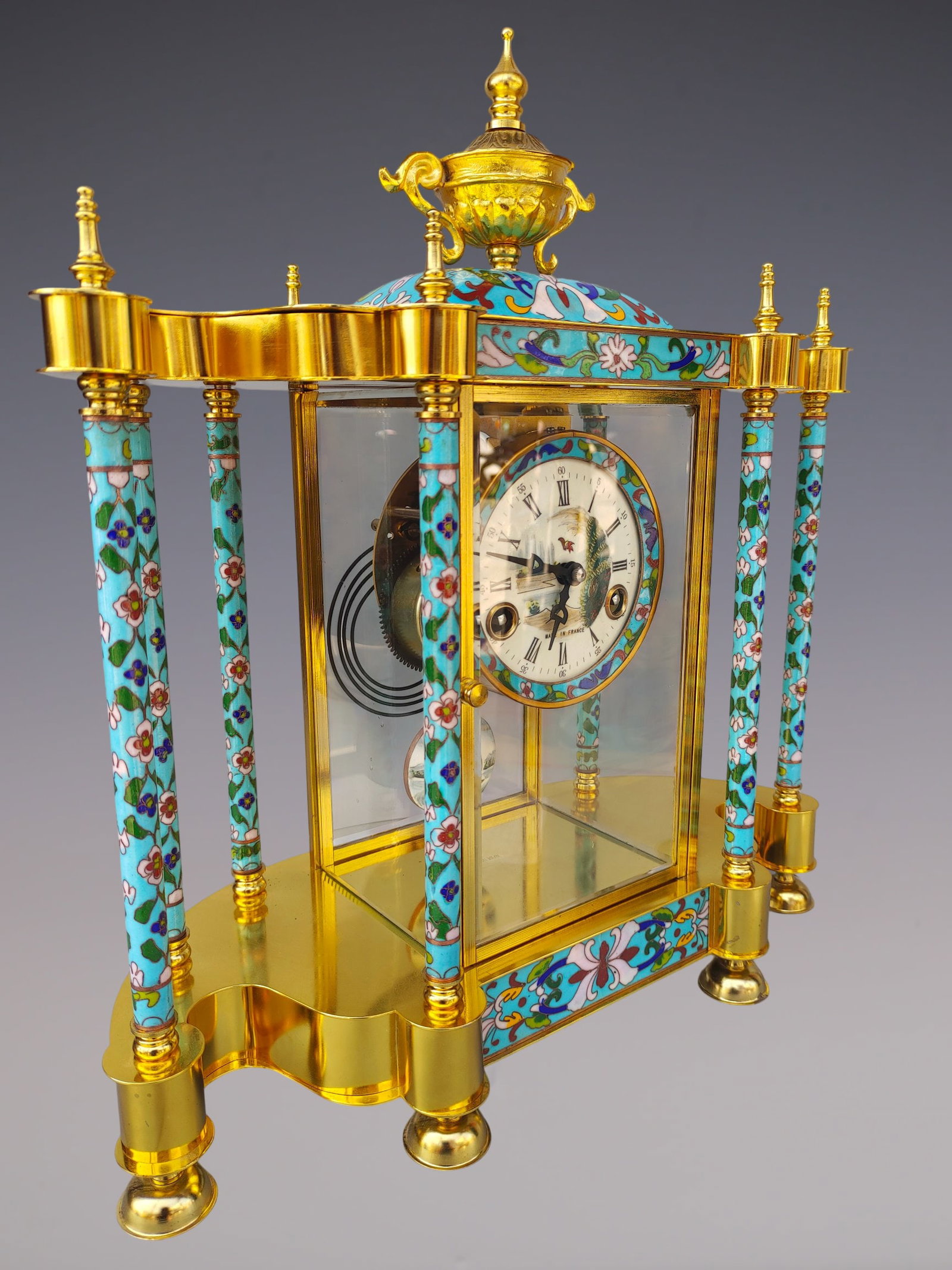 An Exquisite Gilt Bronze Lotus Pattern Flower and Bird Pattern Clock - 2