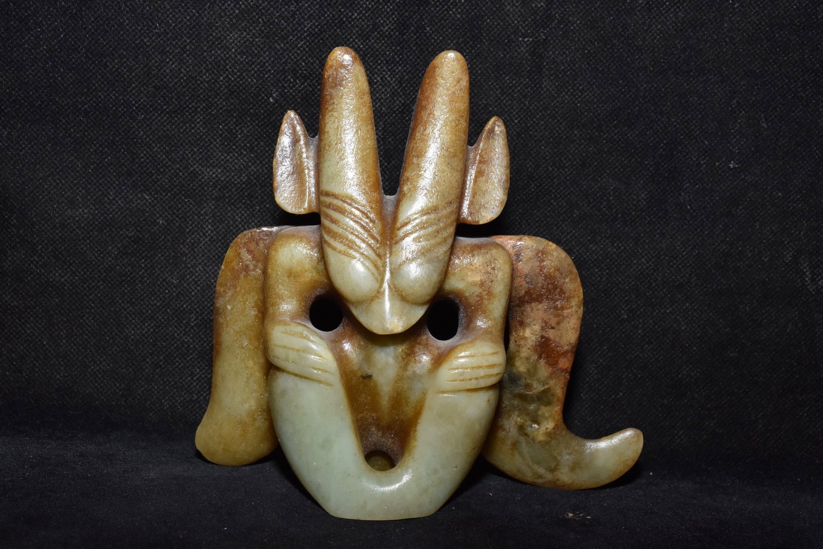 An Exquisite White Jade Figure Ornament: An Exquisite White Jade Figure Ornament Hong Shan Culture Size:5.5inx5.3in白玉太阳神 红山文化 Size:14cmx13.5cm