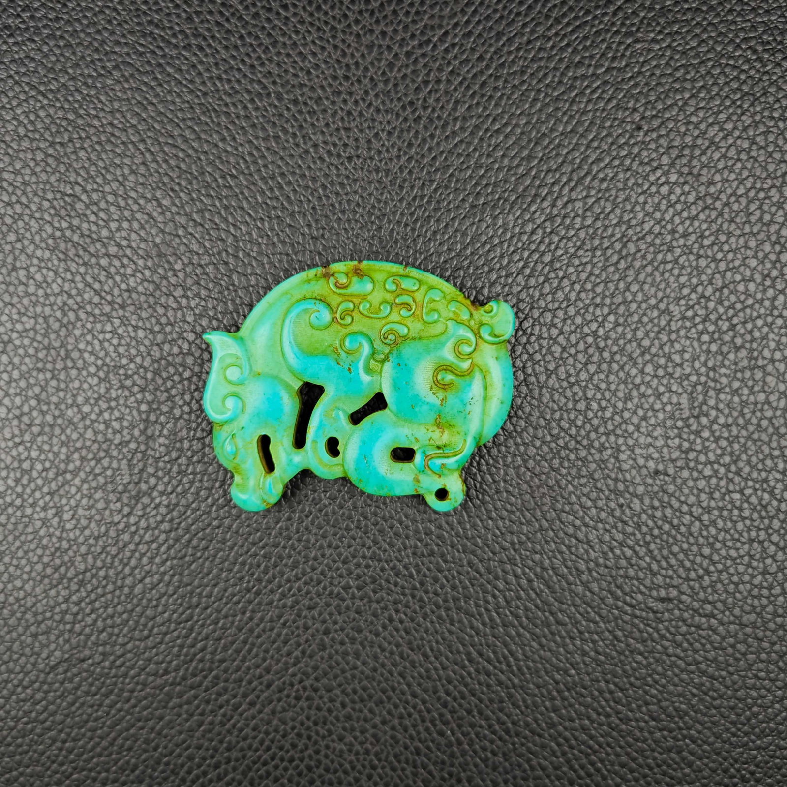 An Exquisite Turquoise Dragon Pendant - 2