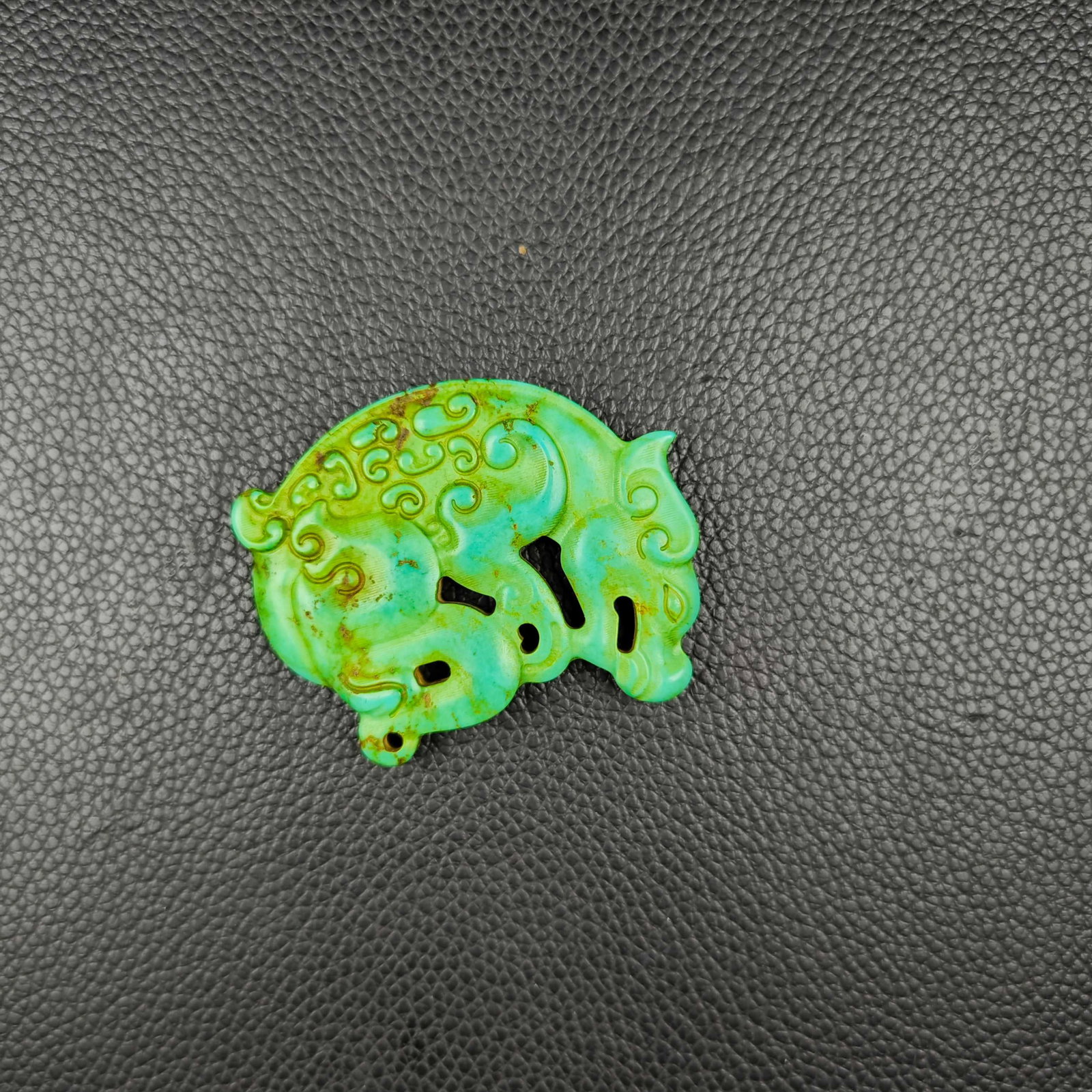 An Exquisite Turquoise Dragon Pendant - 8
