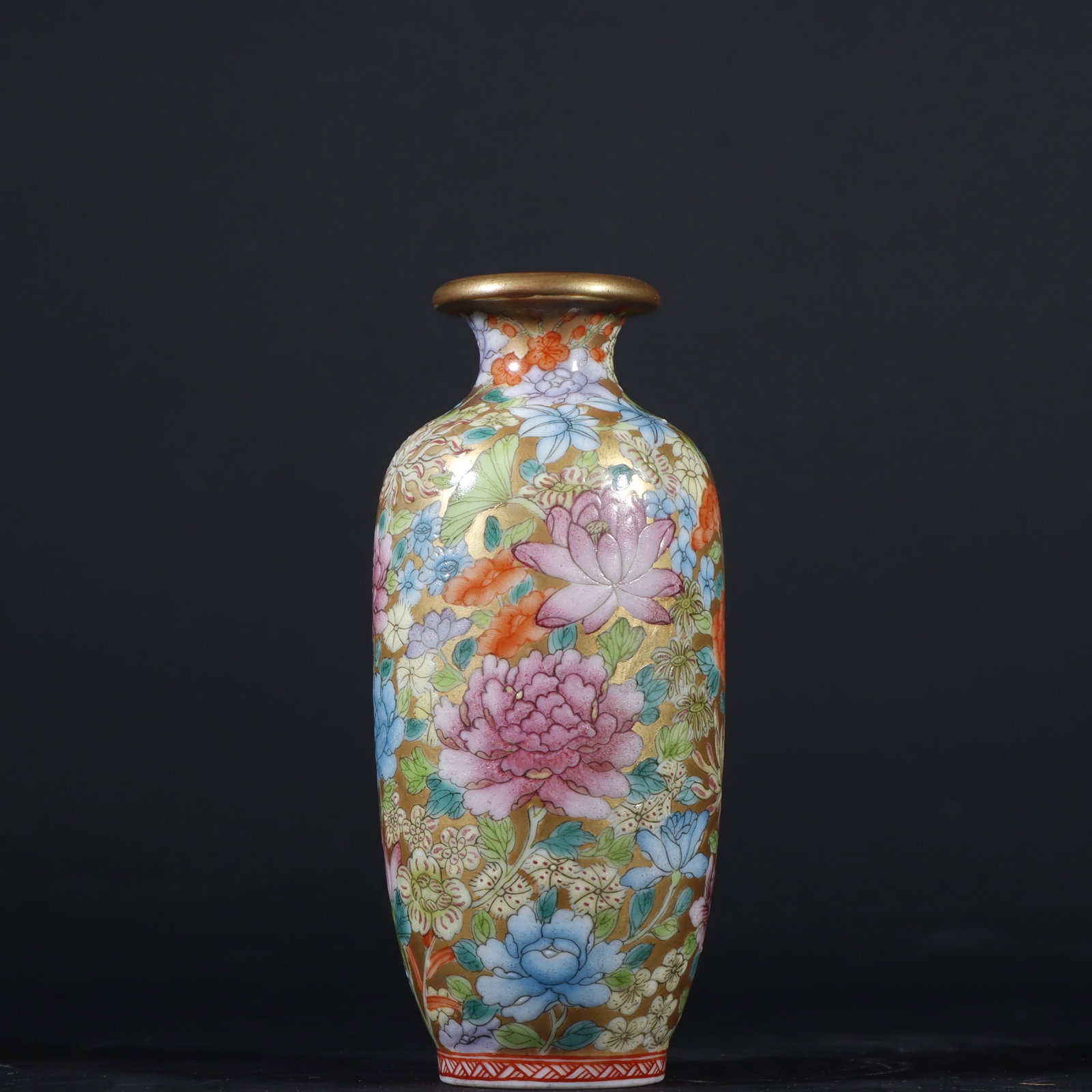An Exquisite Famille-Rose Flower Pattern Vase: An Exquisite Famille-Rose Flower Pattern Vase Qing Dynasty, China Yongzheng Four-character Mark Size:3.9inx1.8in粉彩花卉纹瓶壶 中国清代