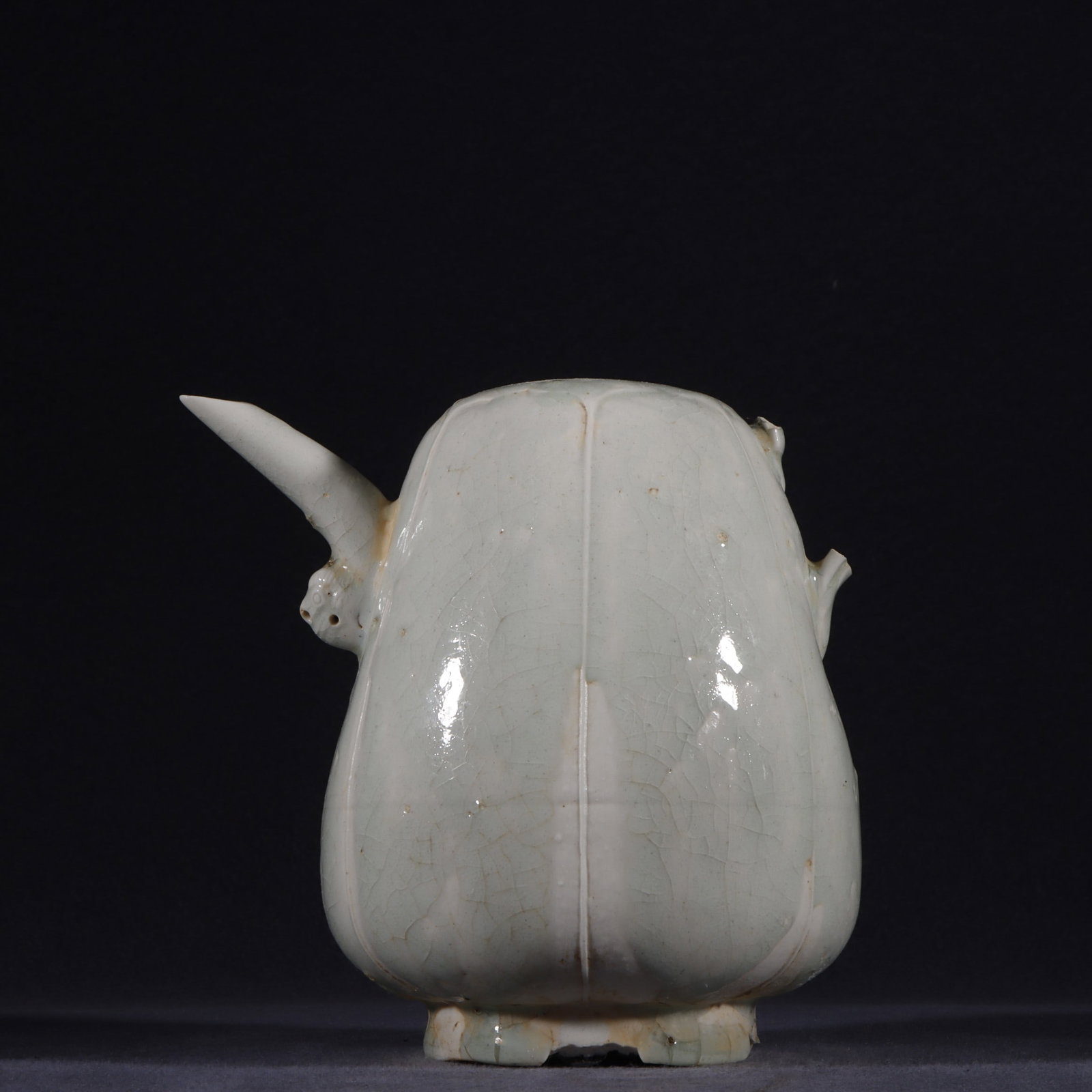 An Exquisite Hutain yao Ewer (1 of 9)