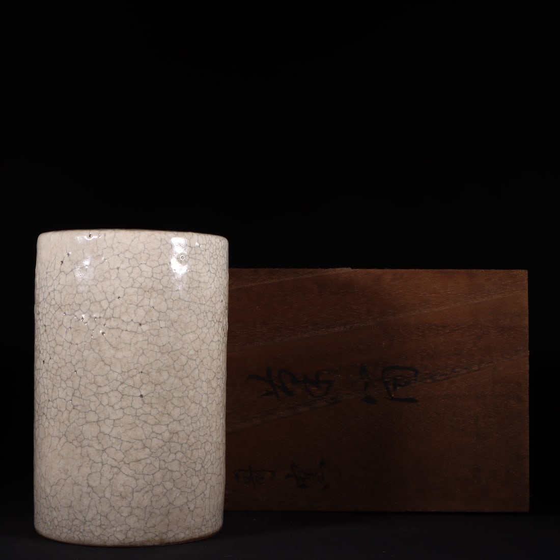 An Exquisite Ge yao Brush Pot: An Exquisite Ge yao Brush Pot Song Dynasty, China Size:7.9inx5.1in哥窑月白釉笔筒 中国宋代 Size:20cmx13cm