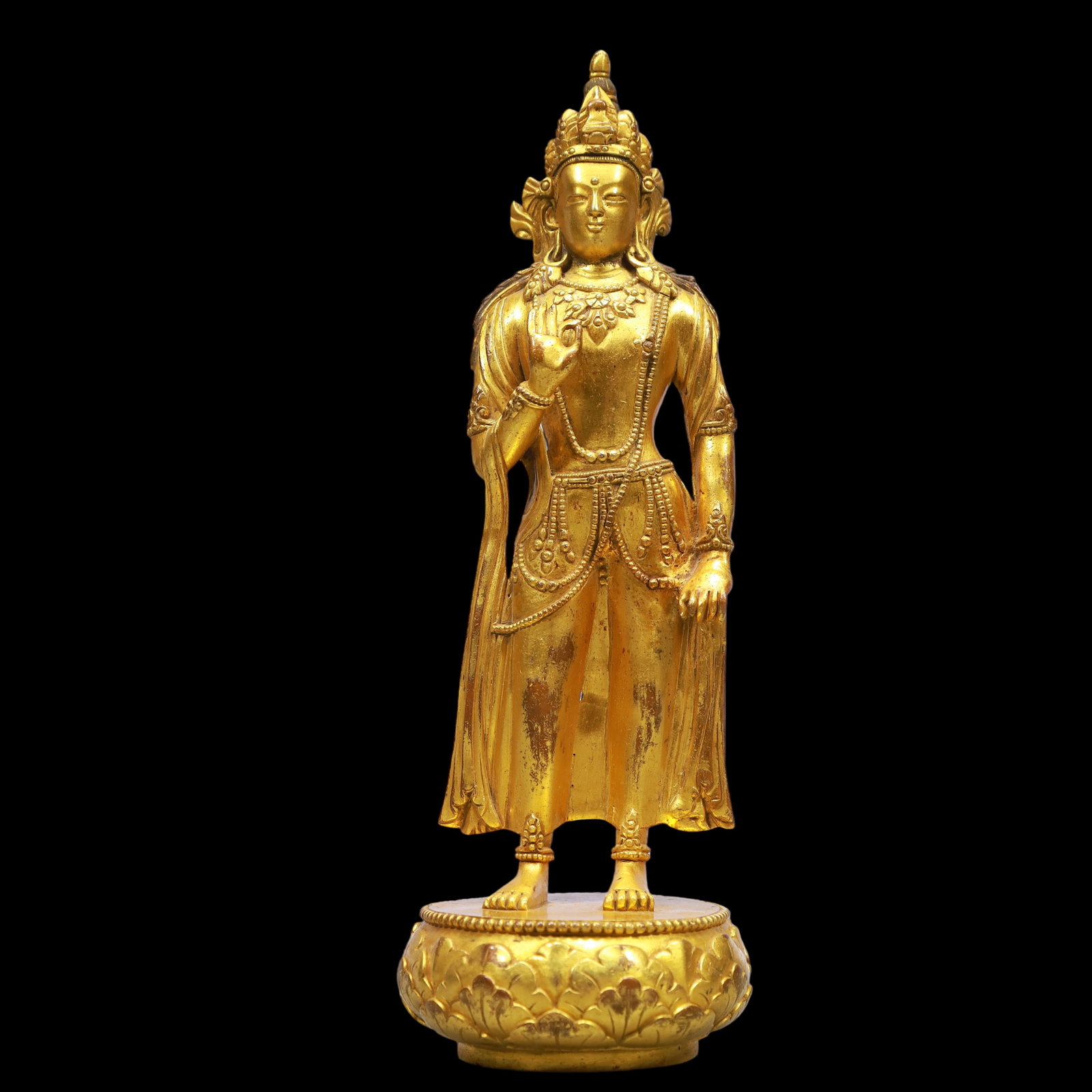 An Exquisite Gilt Bronze Statue of Avalokitesvara: An Exquisite Gilt Bronze Statue of Avalokitesvara Ming Dynasty, China Size:2.8inx8.1in Weight:750g铜鎏金观音佛像 中国明代