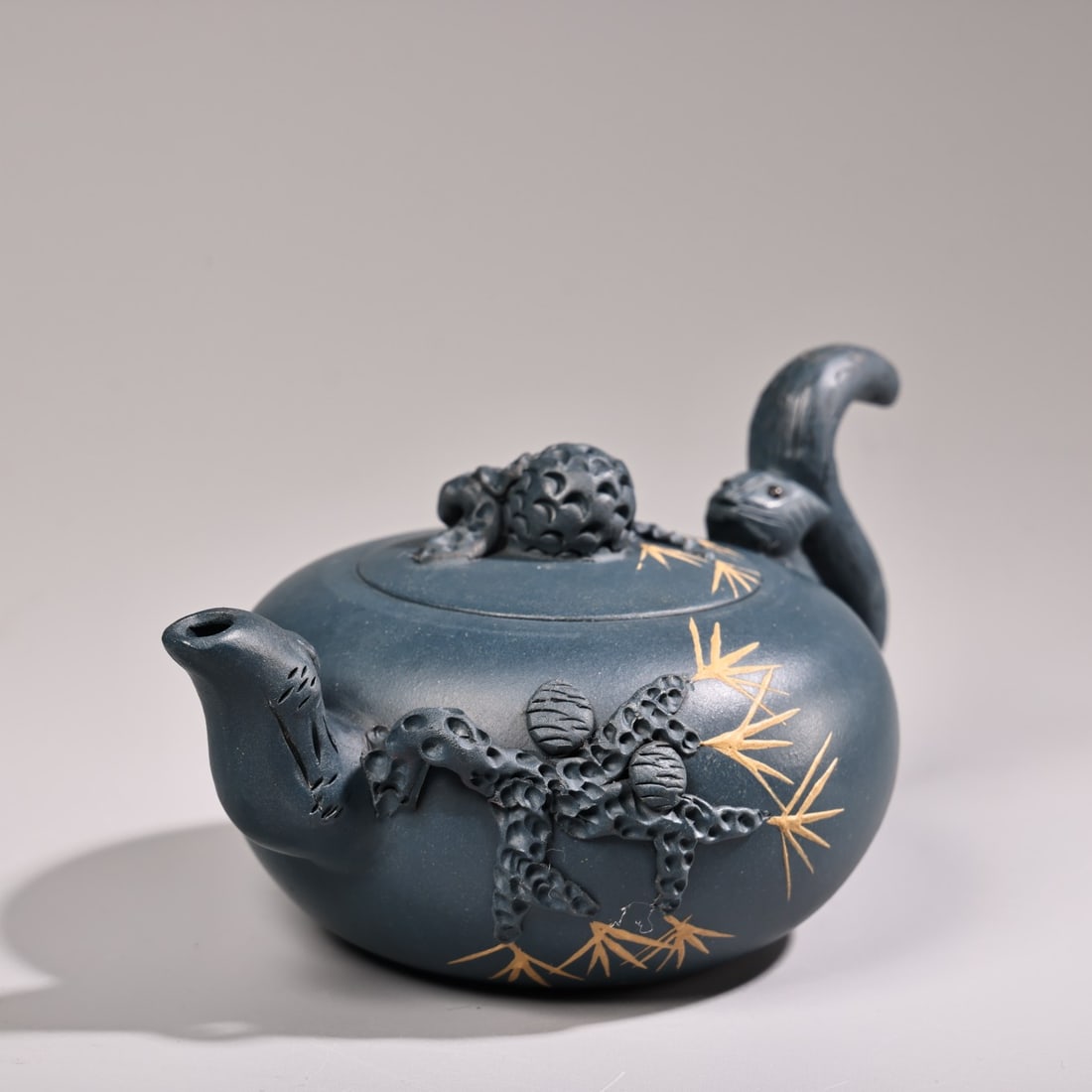 An Exquisite Purple Sands Bamboo Pattern Teapot - 2