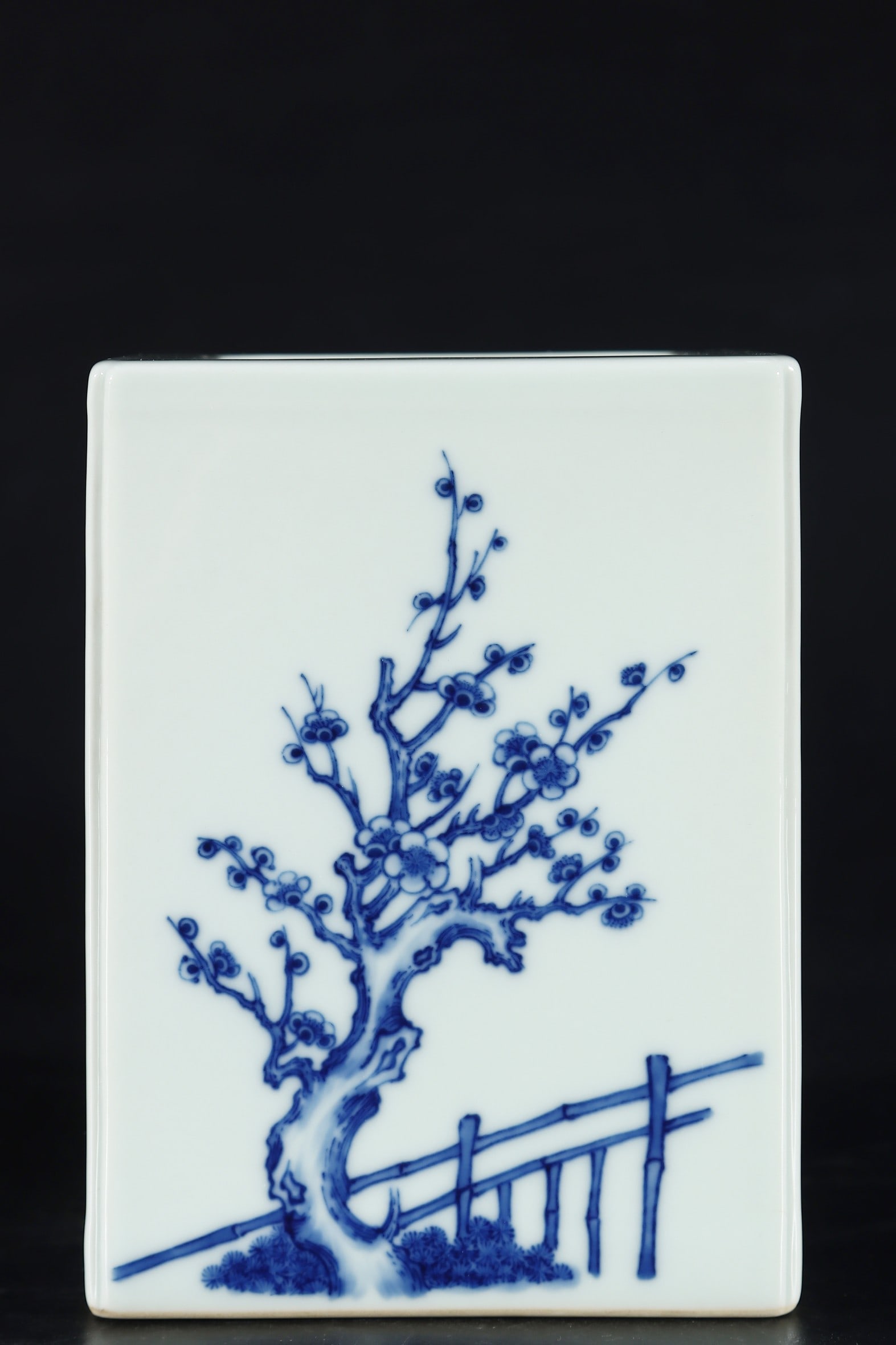 An Exquisite Blue and White Flower Pattern Brush Pot: An Exquisite Blue and White Flower Pattern Brush Pot Qing Dynasty, China Size:5.7inx4.2in青花梅兰竹菊四君子四方笔筒 ߑ