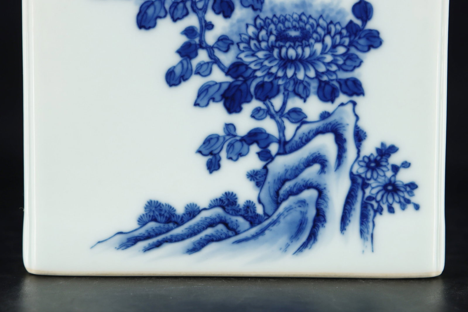 An Exquisite Blue and White Flower Pattern Brush Pot - 5