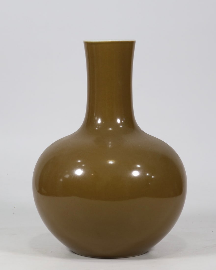 An Exquisite Teadust Glazed Vase (1 of 6)