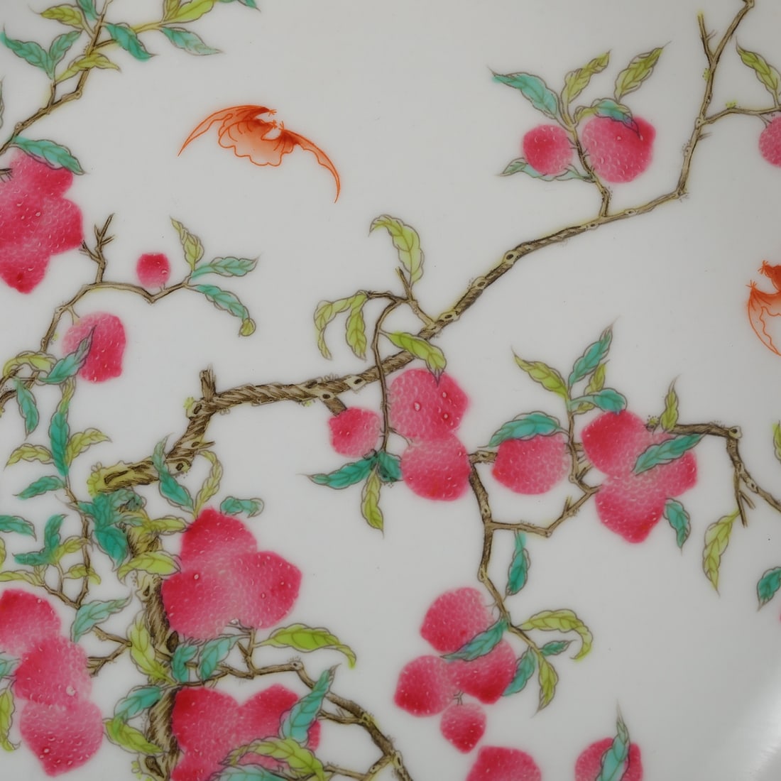 An Exquisite Enamel Bats and Peach Pattern Plate - 4