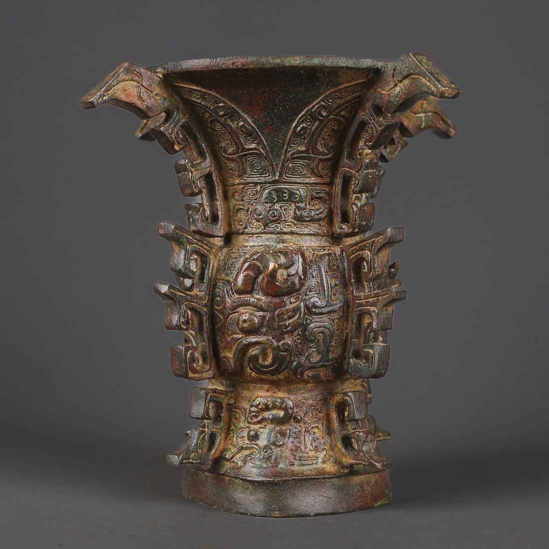 An Exquisite Bronze Beast-Face Pattern Vase - 4