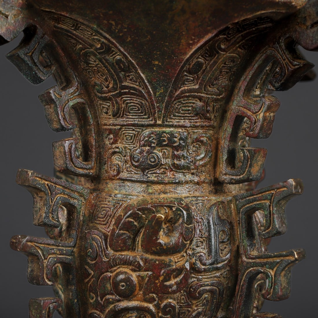 An Exquisite Bronze Beast-Face Pattern Vase - 8