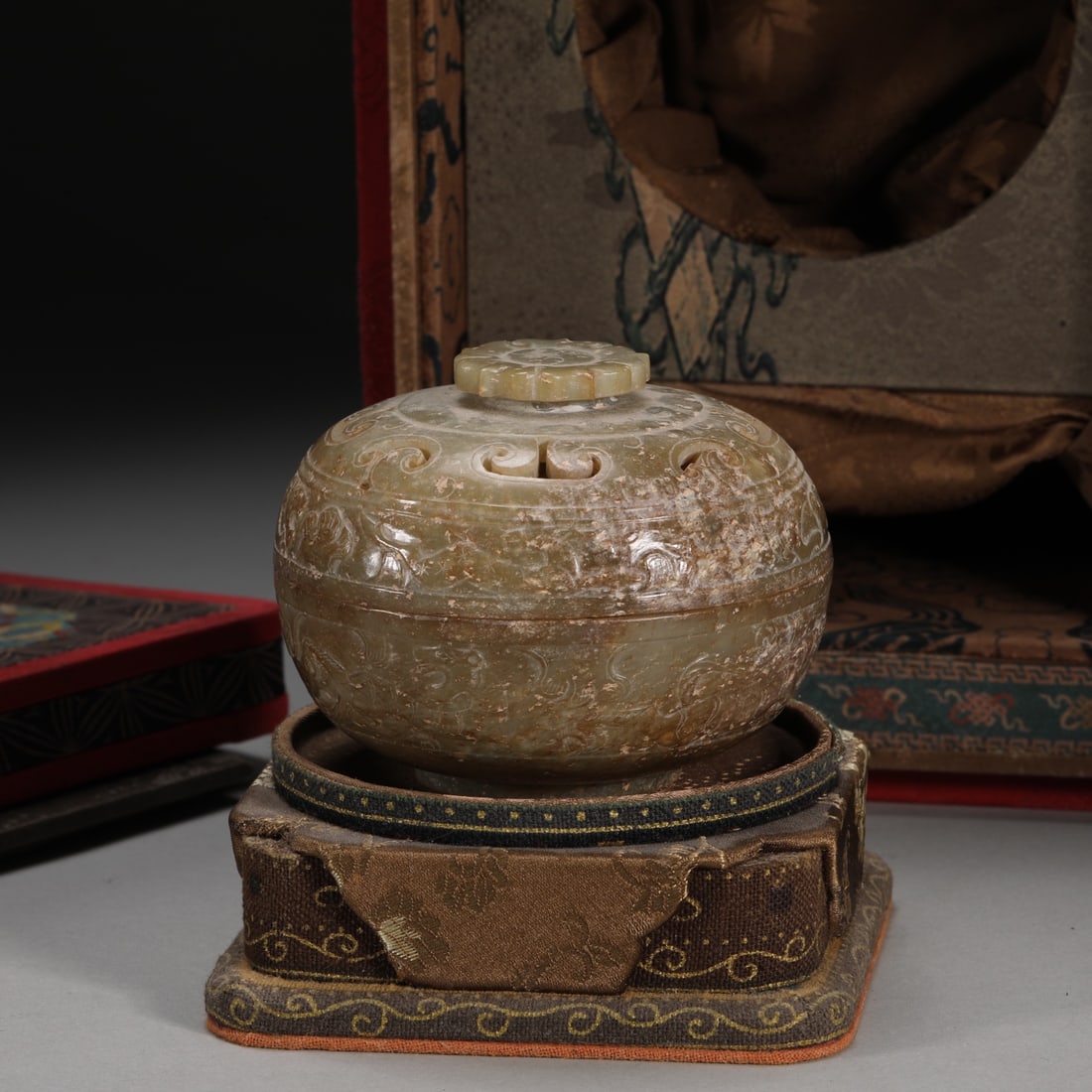 An Exquisite White Jade Tiger Pattern Censer - 2