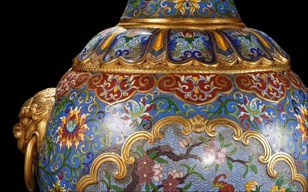 An Exquisite Cloisonne Lotus Pattern Double-Ears Vase - 4
