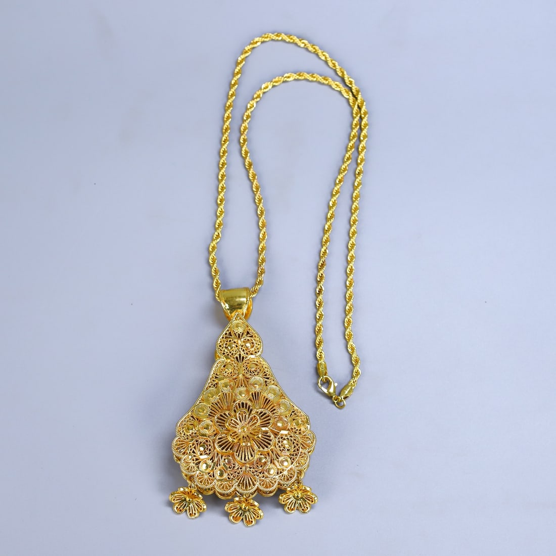 An Exquisite Gilt Bronze Pendant - 2