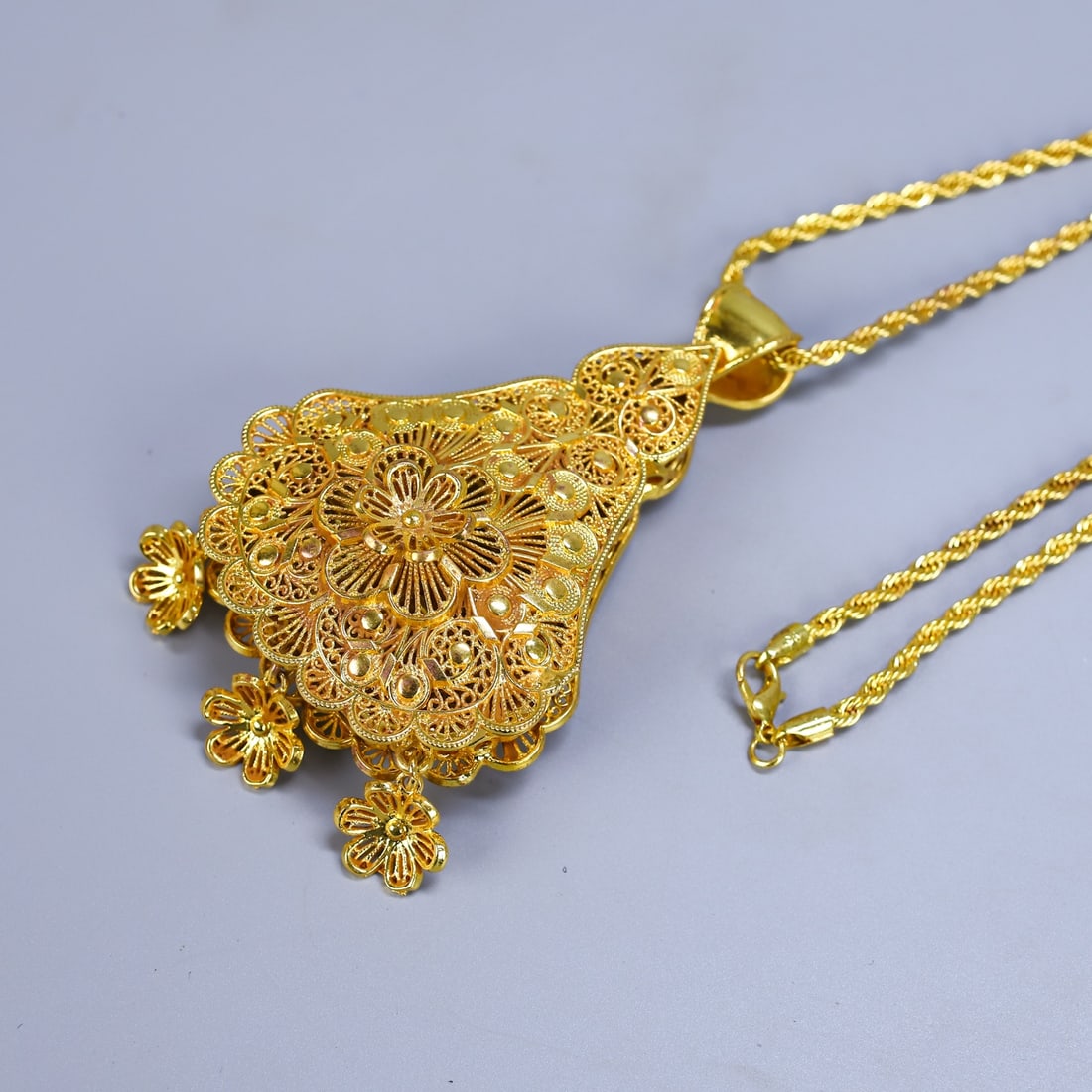An Exquisite Gilt Bronze Pendant - 3