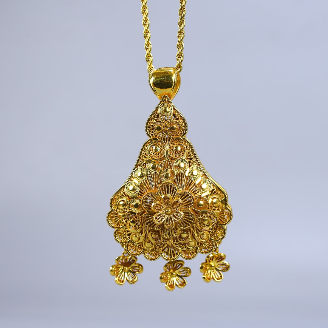 An Exquisite Gilt Bronze Pendant - 6