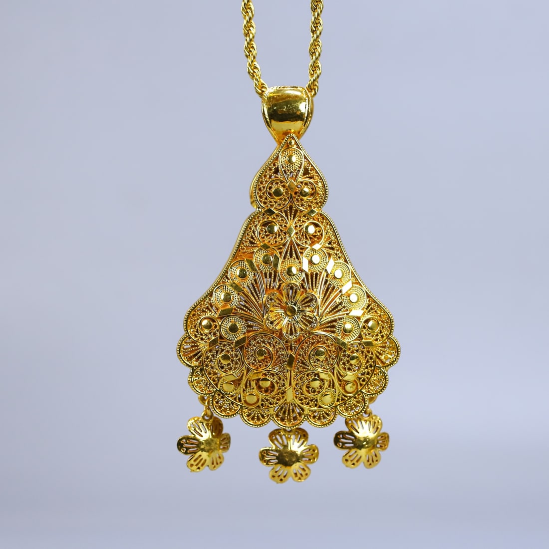 An Exquisite Gilt Bronze Pendant - 9