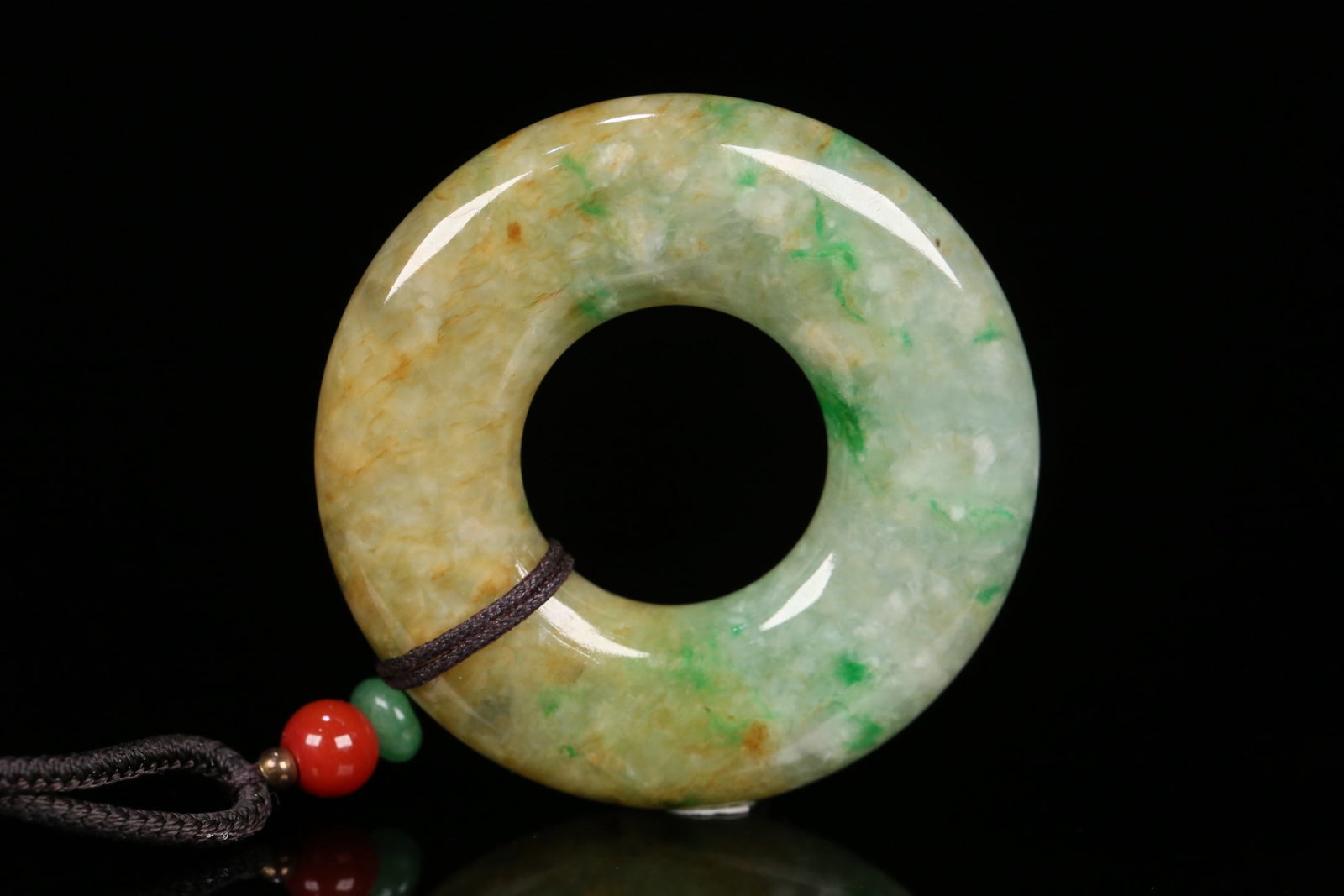 An Exquisite Jadeite Pendant - 2