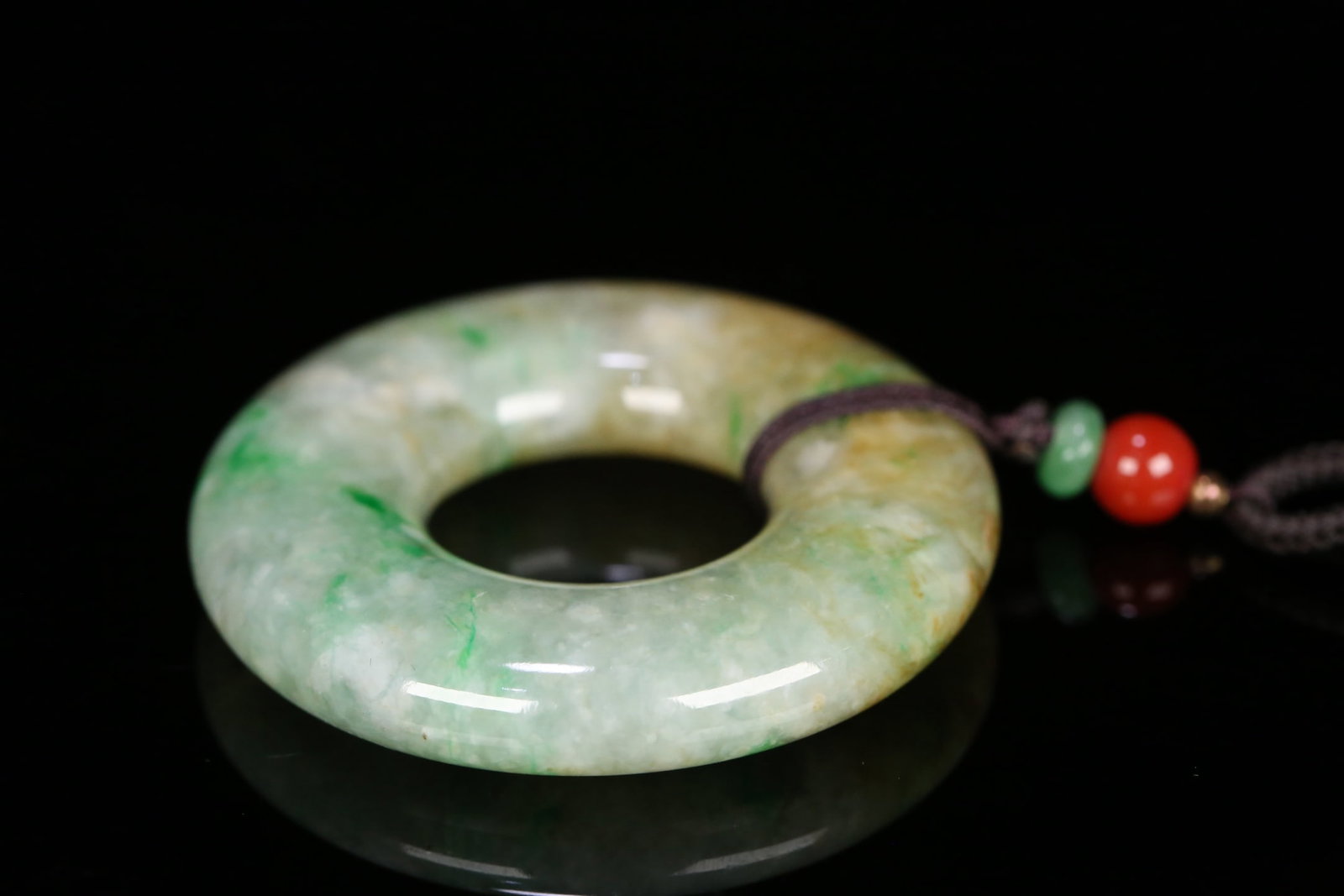 An Exquisite Jadeite Pendant - 3