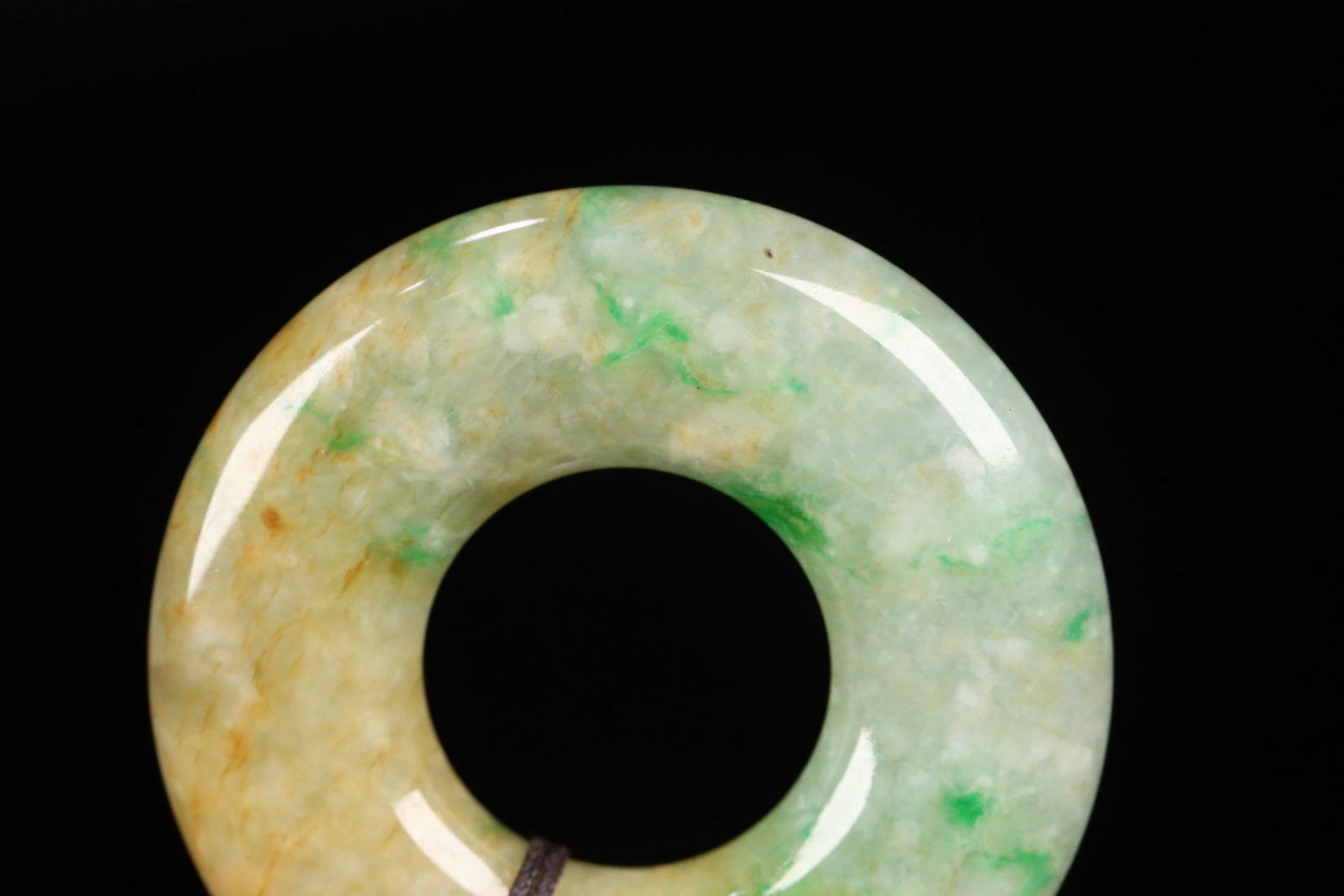 An Exquisite Jadeite Pendant - 7