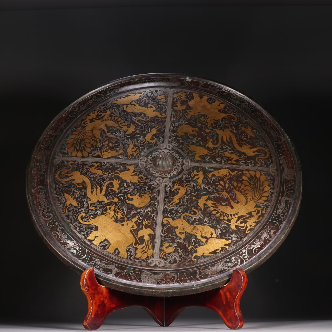 An Exquisite Bronze Inlaid Gold and Silver Hunting Pattern Round Mirror: An Exquisite Bronze Inlaid Gold and Silver Hunting Pattern Round Mirror Han Dynasty, China Size:15.7in Weight:4.3kg铜错金银狩猎纹镜